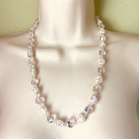 Vintage Vendome 50’s 60’s Iridescent Stamped Single Strand Necklace Luxury - Picture 2 of 5